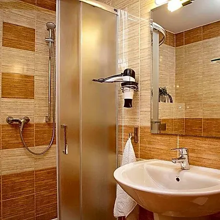 H31 Apartahotel 3*