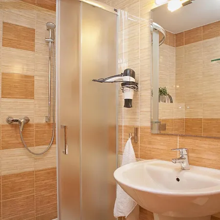 H31 Apartahotel 3*